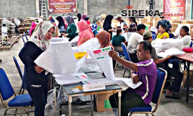 Pekerja Sortir dan Lipat Surat Suara Sumringah Usai Terima Honor, Berikut Besarannya