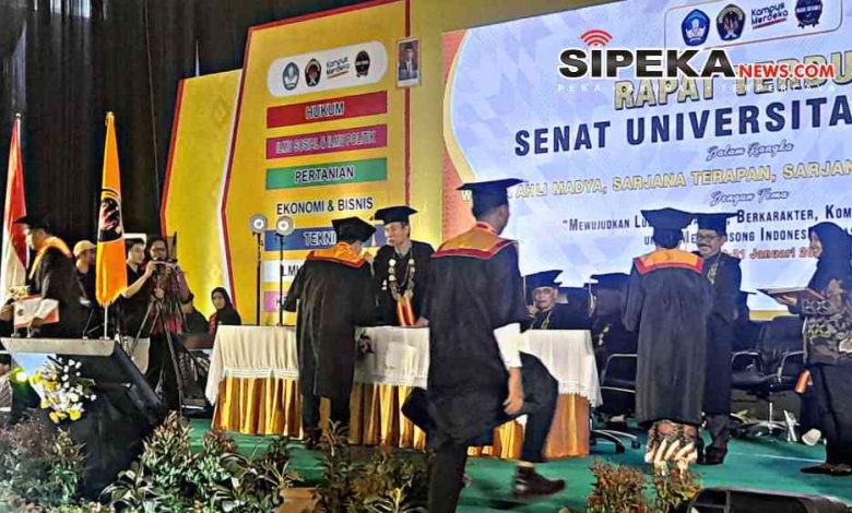 Belajar Hingga Larut Malam, Kunci Sukses Wisudawati ini Raih IPK Tertinggi
