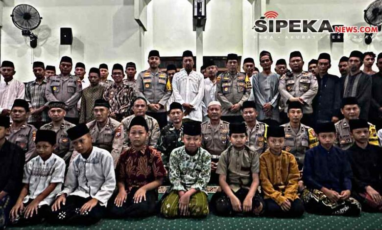 Polres Kediri Kota Menggelar Sholat Subuh Keliling untuk Meredakan Suasana Pasca Pemilu