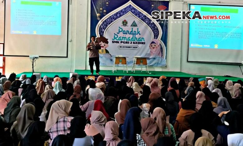 Kapolsek Mojoroto Ajak Pelajar SMK PGRI 2 Kediri Stop Aksi Bulliying