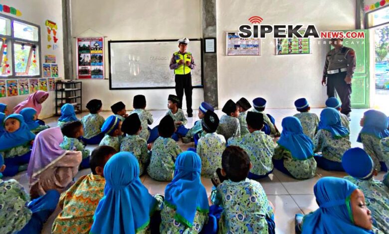 Kunjungan Kanit Kamsel ke TK Kusuma Mulia Biro untuk Program Panggung Boneka Semeru