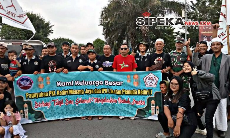Buka Puasa Bersama Paguyuban PKL Kediri Menang Jaya dan IPK di Simpang Lima Gumul