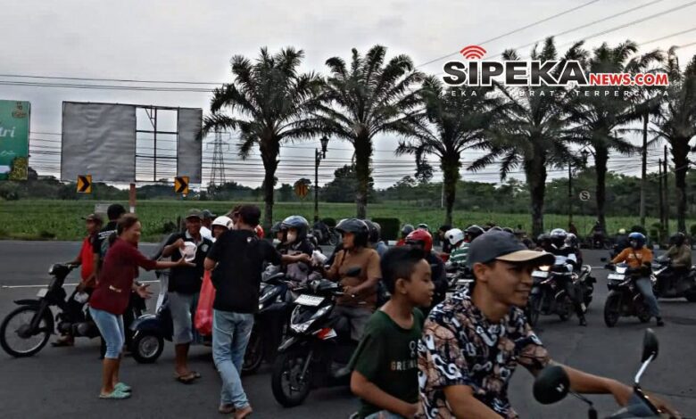 IPK Bersama Paguyuban PKL ‘Menang Jaya’ Menggelar Acara Bagi-bagi Takjil