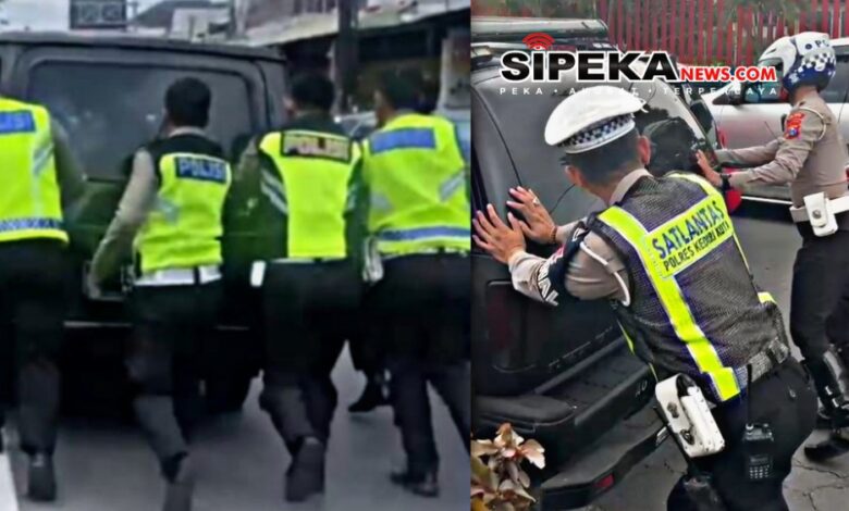 Polisi Kediri Kota Beraksi, Bantu Pemudik Dorong Kendaraan Mogok