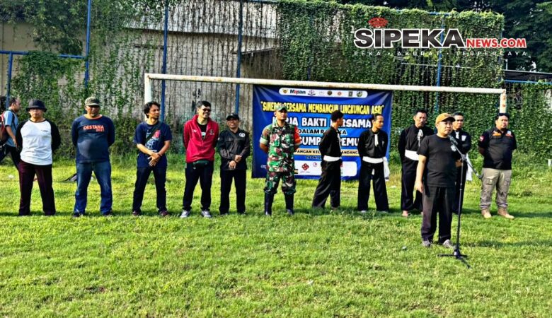 Rayakan Sumpah Pemuda, Warga SH Terate Kota Kediri Turun ke Jalan Bersihkan Lingkungan dan Bagikan Sembako